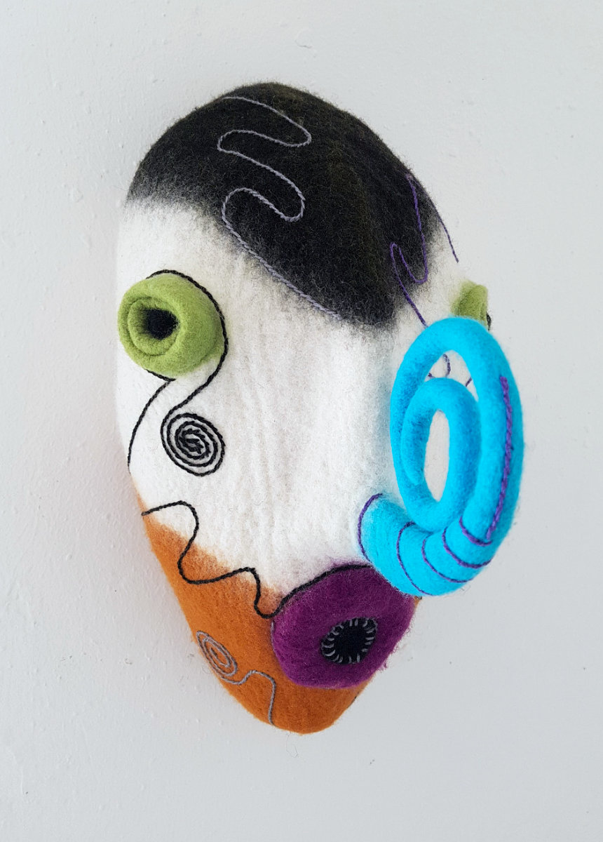 Tolle Wolle - Gefilzte Maske mit Stickerei, Bärbel Helfrich