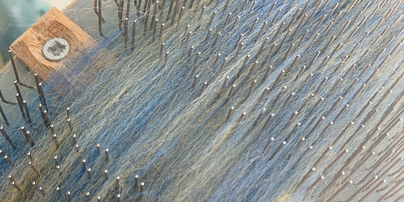 Filznetzwerk-Herausforderung: es grünt so grün. Kardierte Wolle von Silke Koch.
